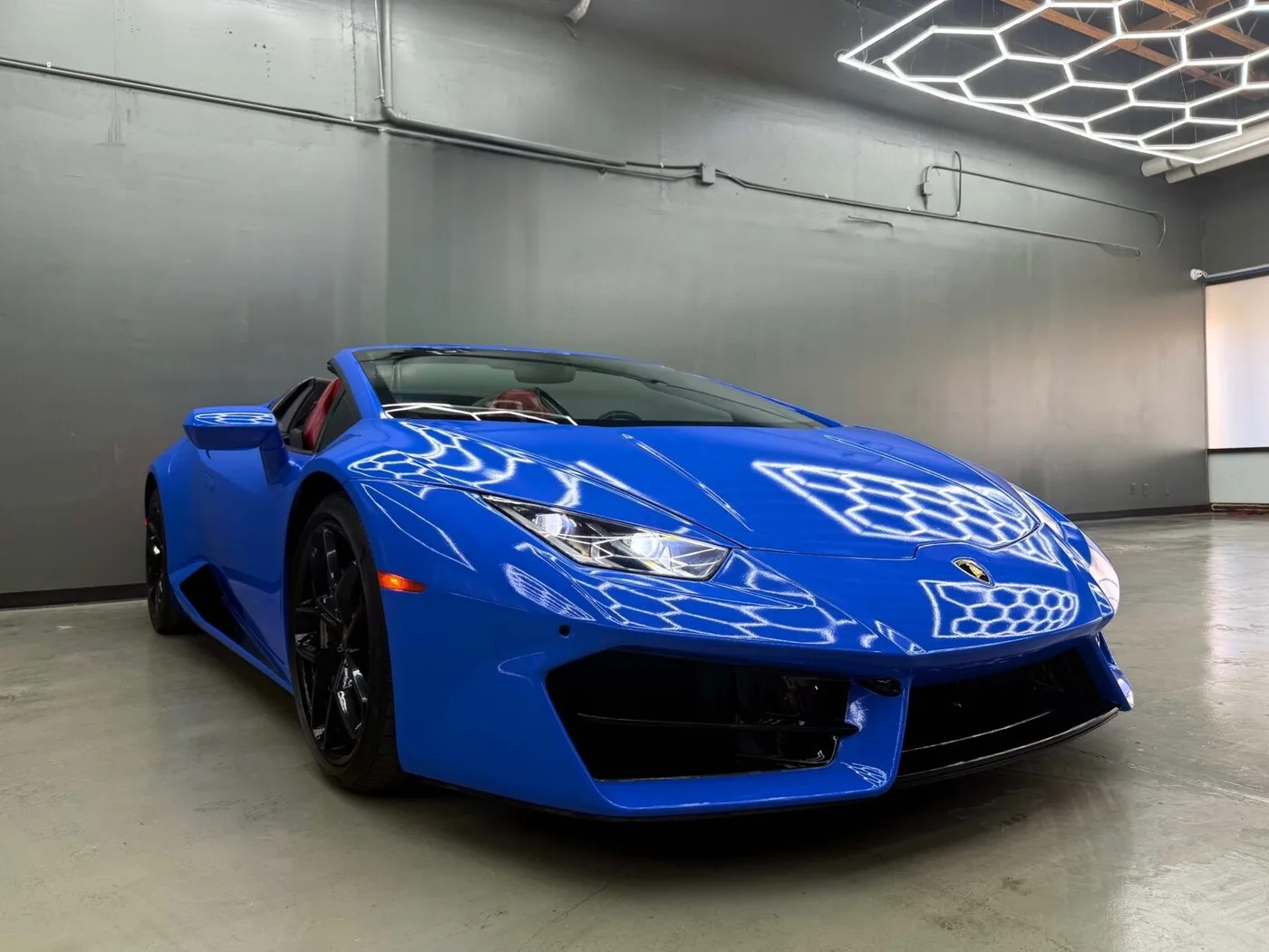 Lamborghini Huracan Spider - View 8
