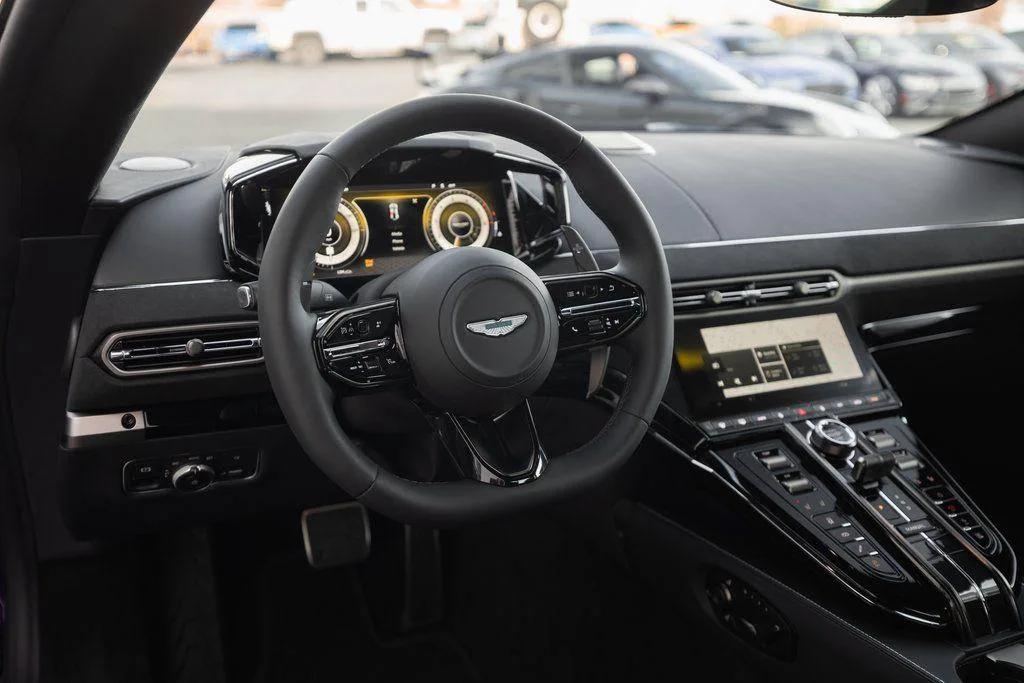 Aston Martin Vantage - View 9