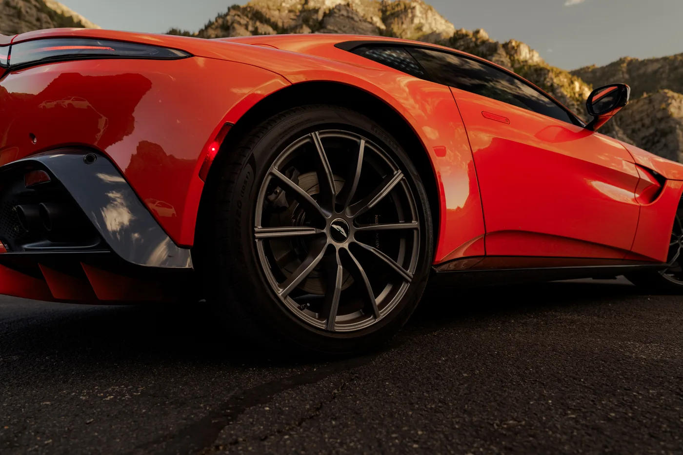 Aston Martin Vantage - View 9