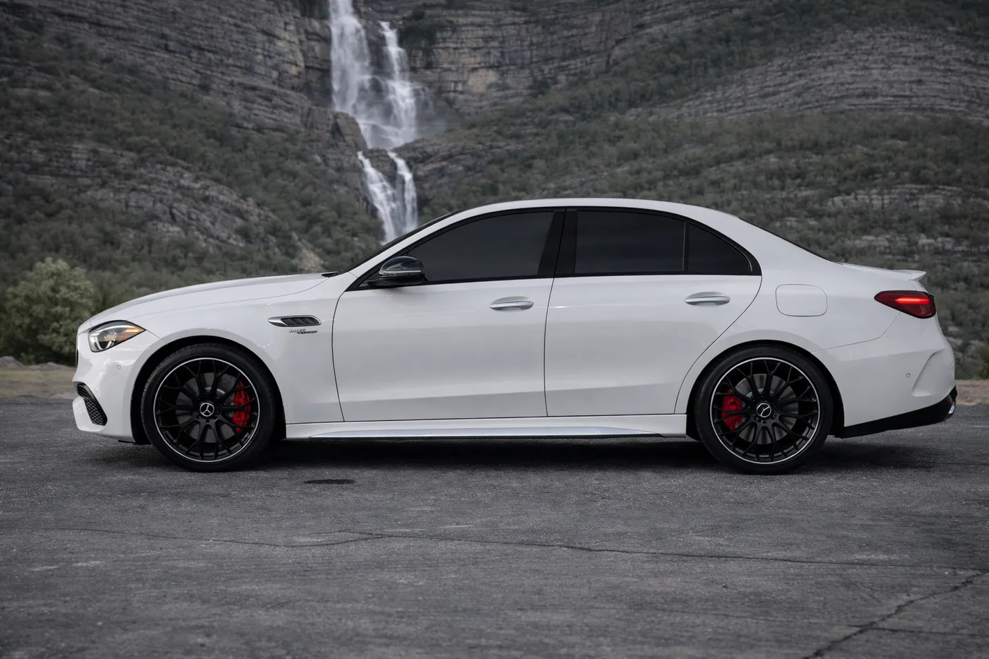 Mercedes-Benz C63 AMG E Performance AWD - View 3