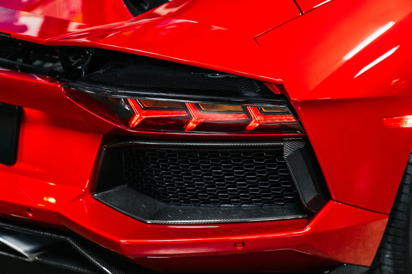 2015 Lamborghini Aventador LP700-4 Roadster - View 9