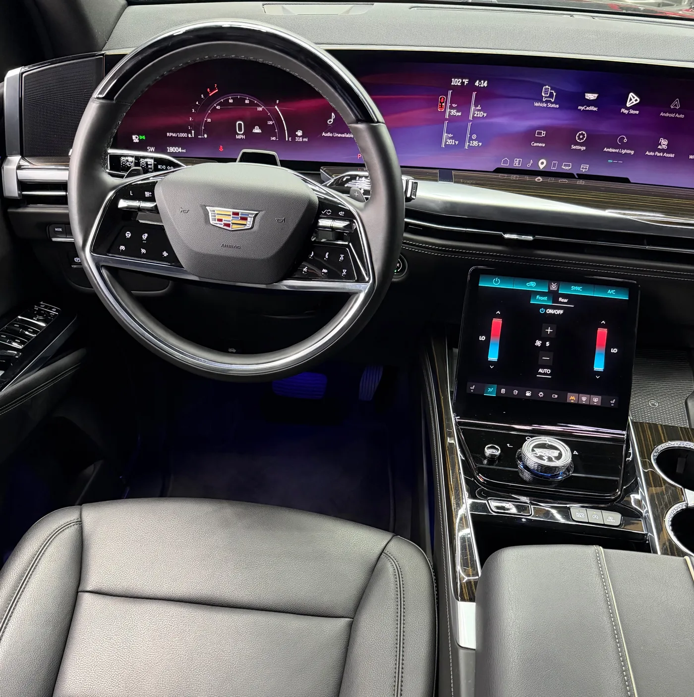 Cadilaic Escalade ESV - View 3
