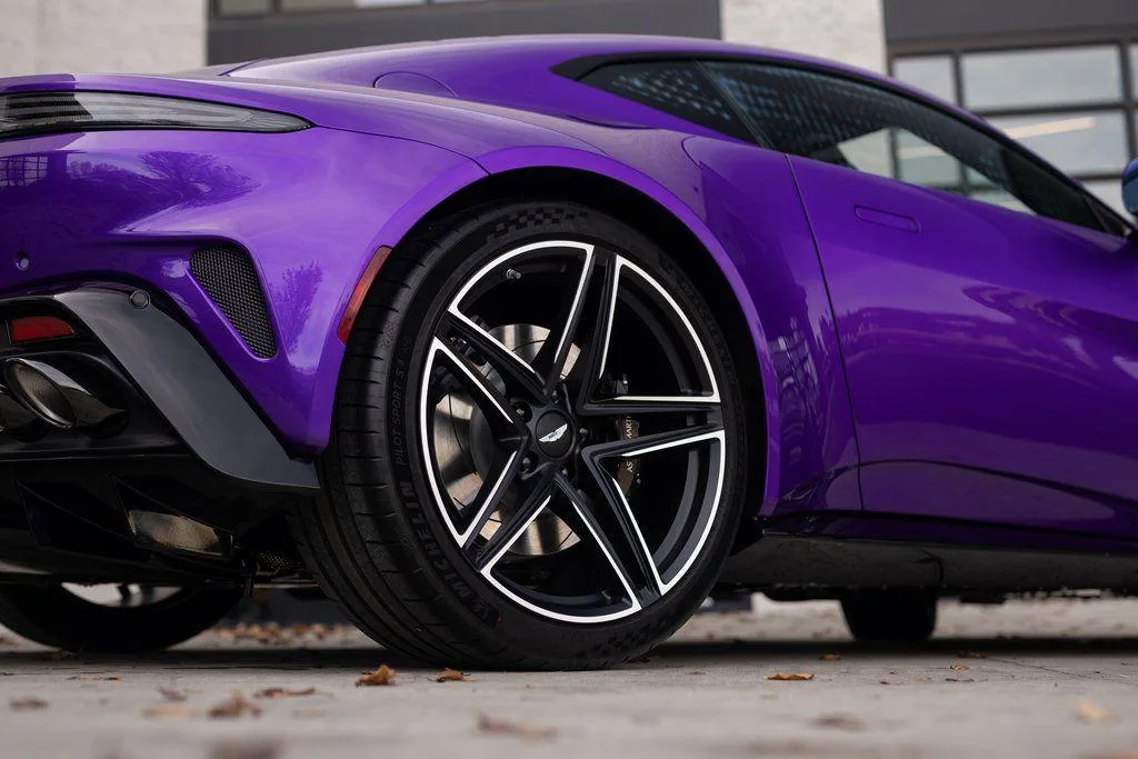 Aston Martin Vantage - View 6