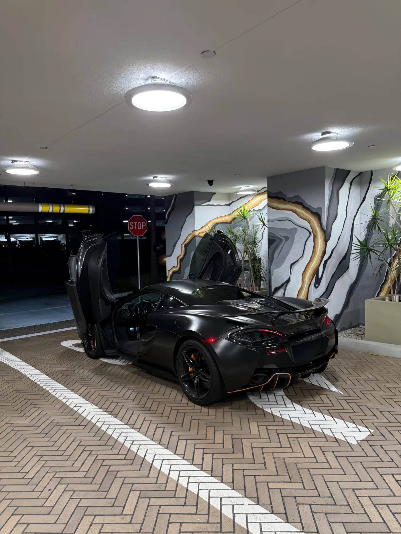 McLaren 570s - View 3