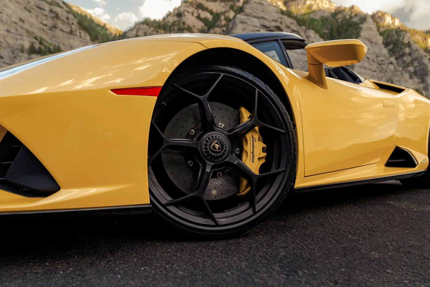 Lamborghini Huracan Evo AWD Spyder - View 2
