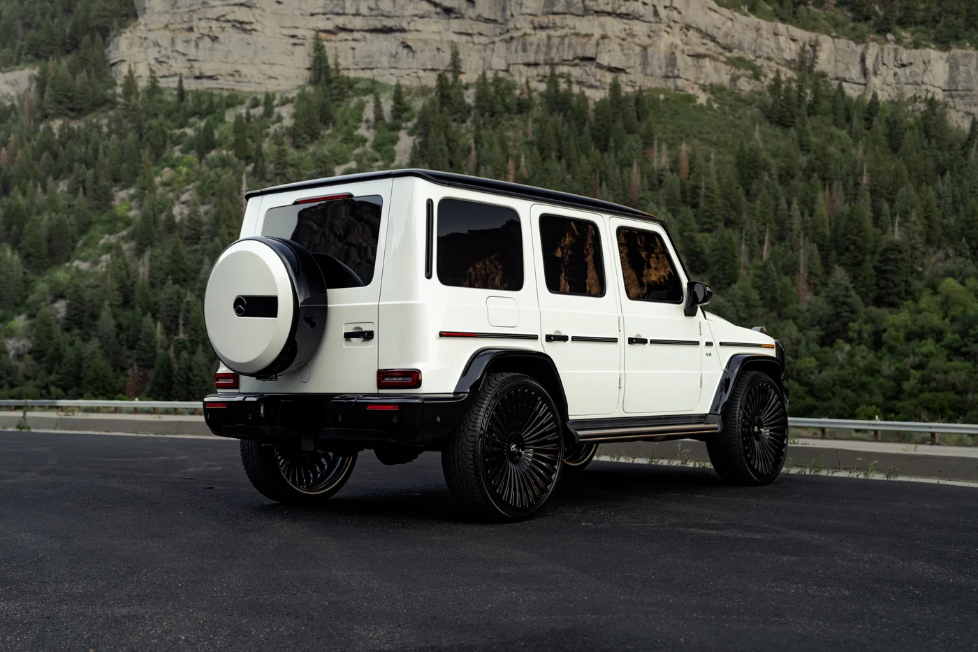 Mercedes-Benz G-Wagon G550 AWD - View 4