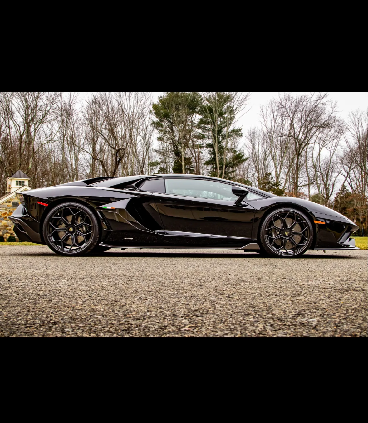 2022 Lamborghini Aventador Ultimae Roadster - View 3