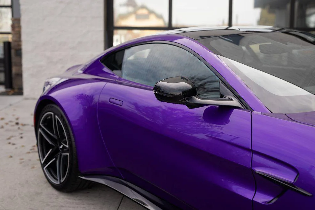 Aston Martin Vantage - View 8