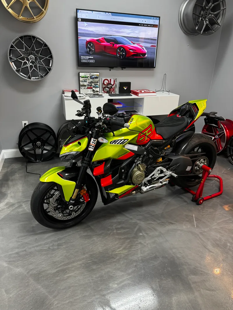 2023 Ducati Lamborghini Streetfighter