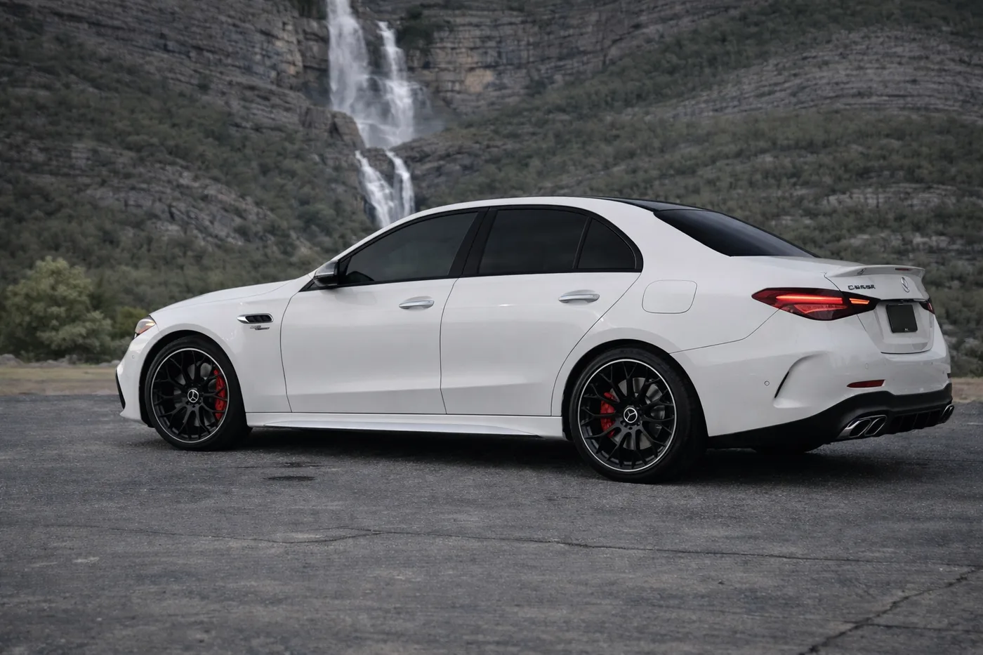 Mercedes-Benz C63 AMG E Performance AWD - View 4