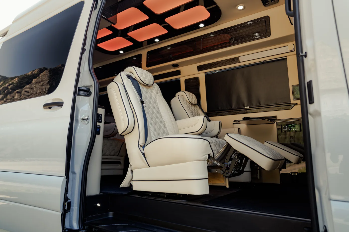 Mercedes-Benz Sprinter Midwest Automotive S6 AWD - View 5
