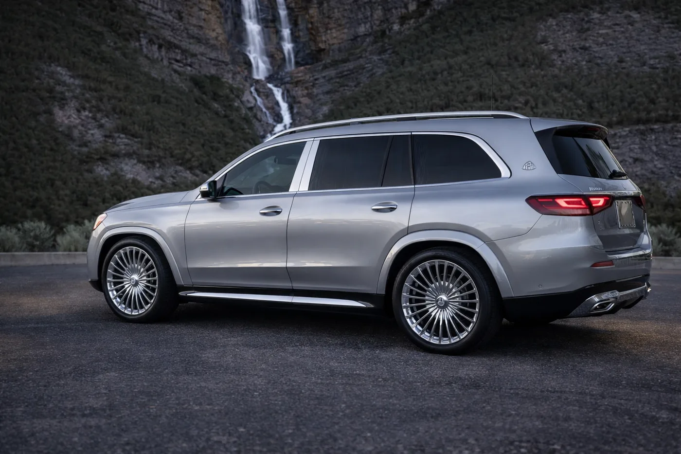 Mercedes-Benz Maybach GLS600 - View 9