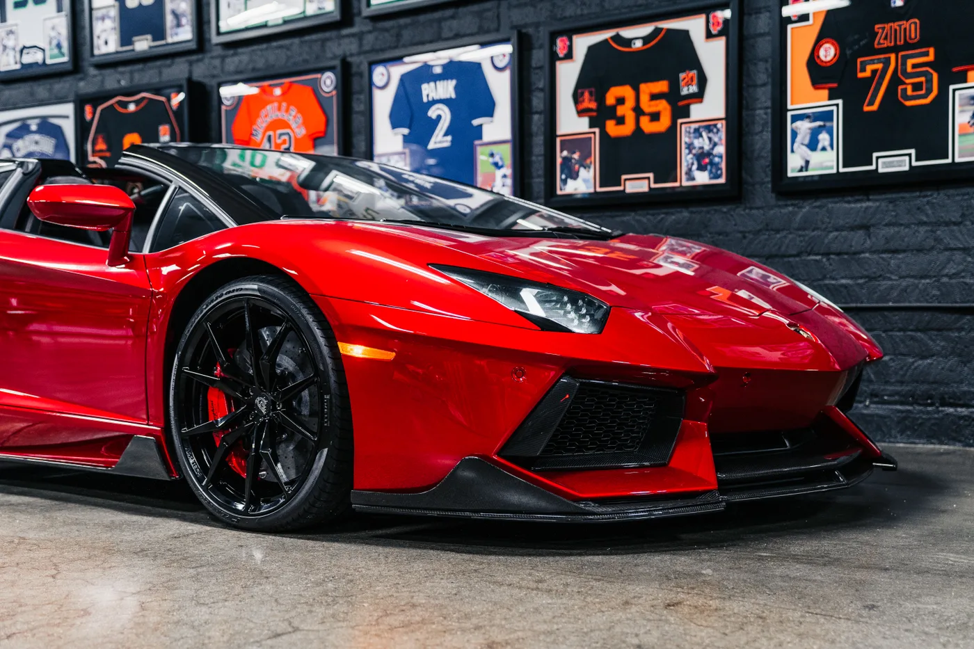 2015 Lamborghini Aventador LP700-4 Roadster - View 10