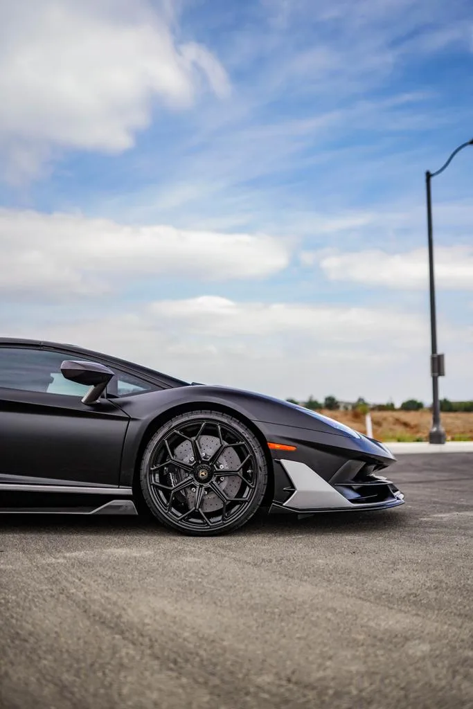 2020 Lamborghini Aventador SVJ Roadster - View 3