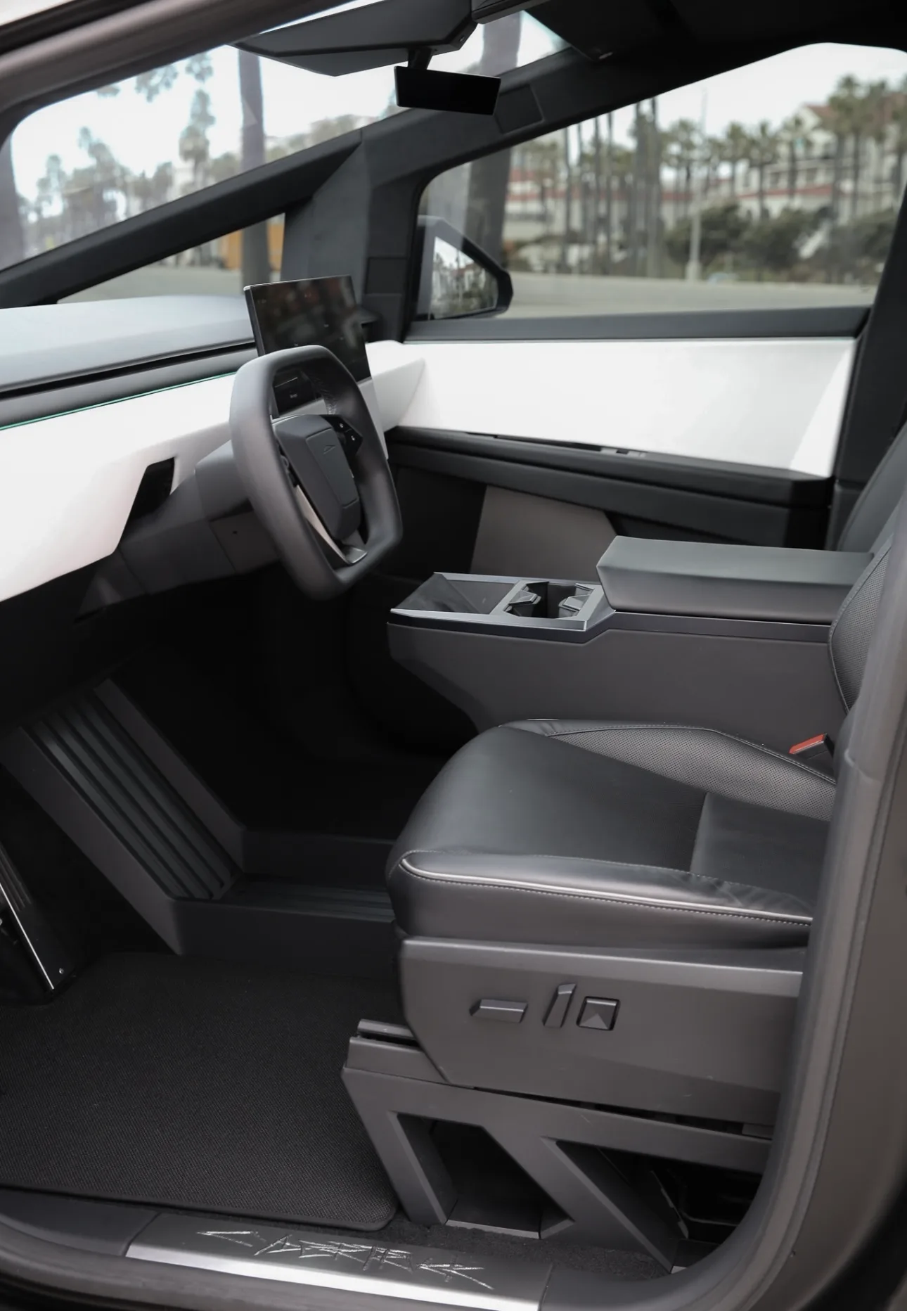 Tesla Cybertruck - View 7