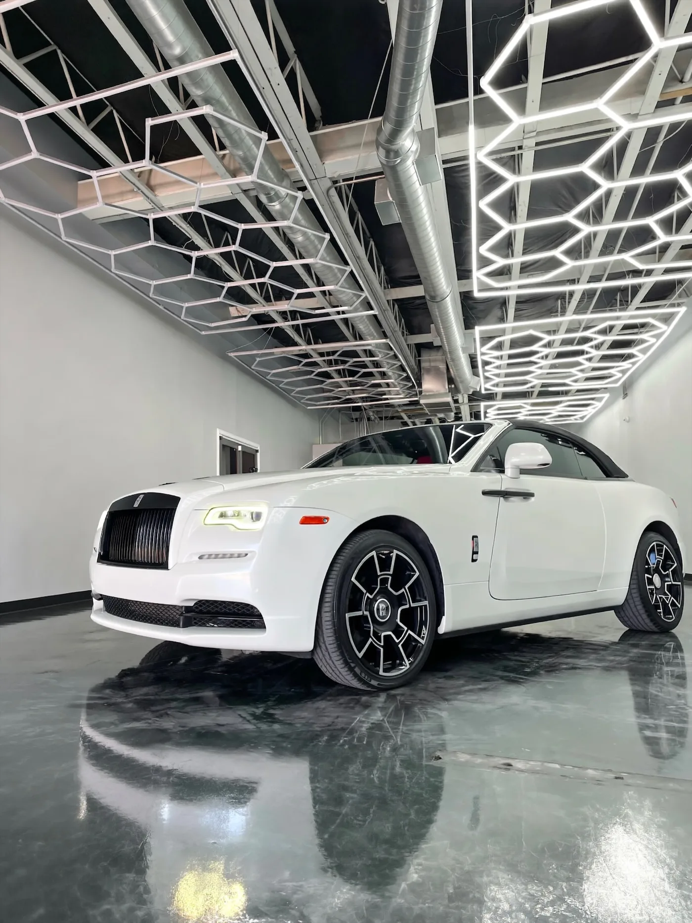 Rolls Royce Dawn White - View 2