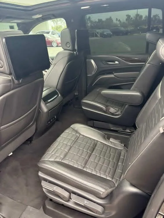 Cadillac Escalade 7-seater - View 6
