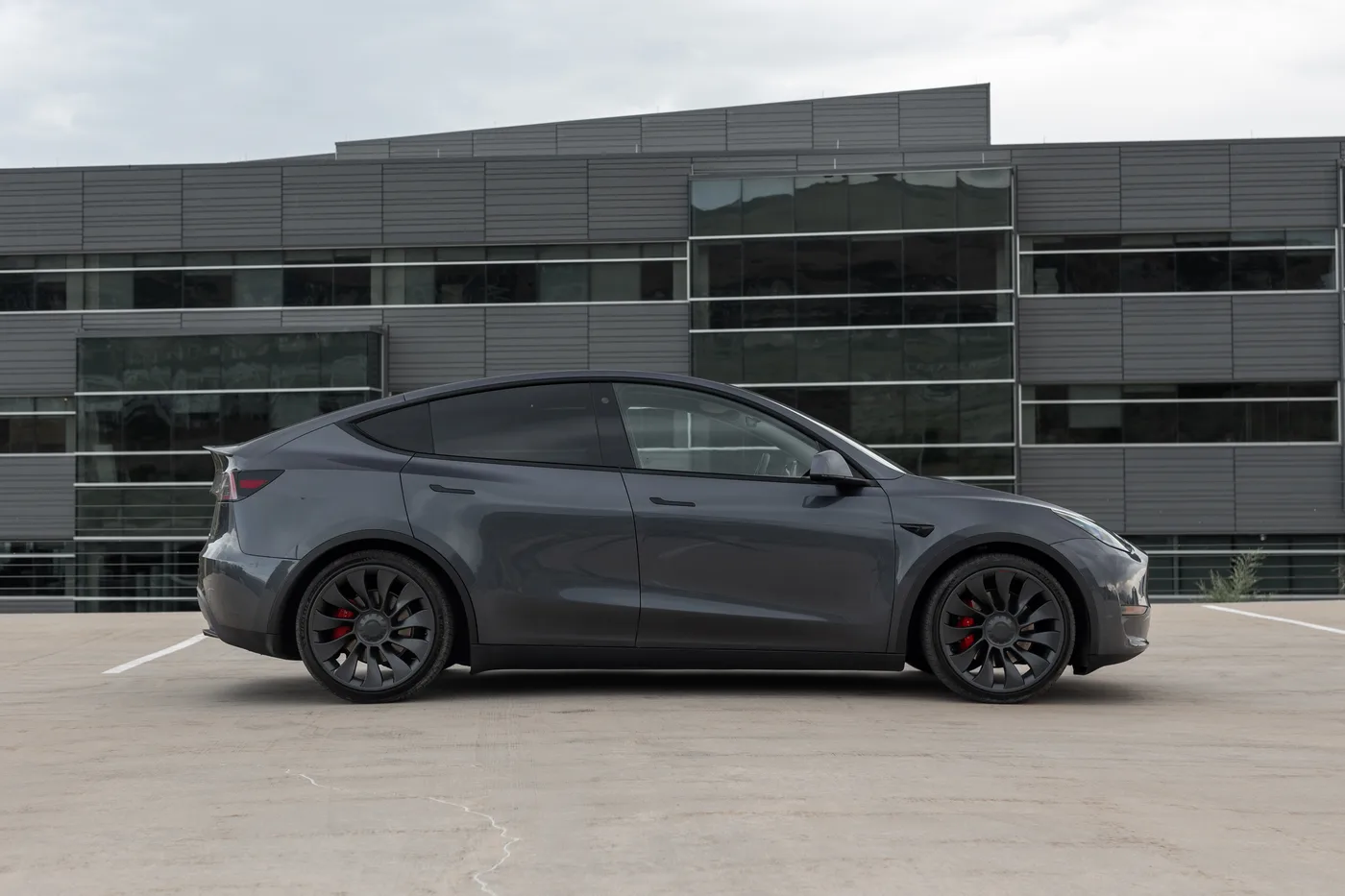 Tesla Model Y - View 2