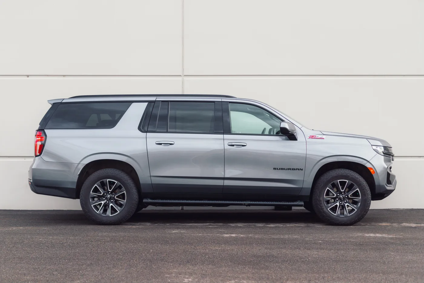 Chevrolet Suburban 8-Seater - View 2
