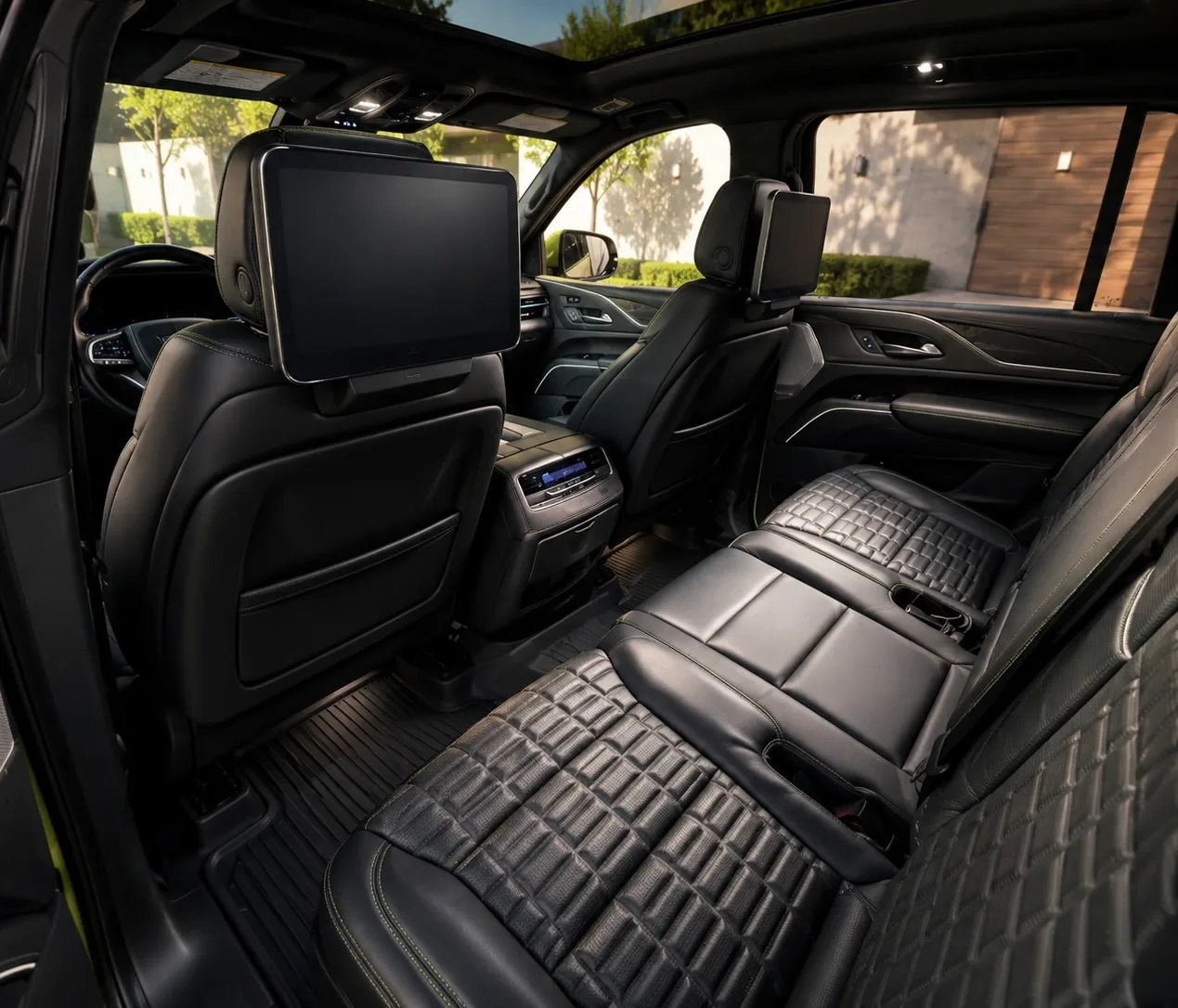 Cadillac Escalade - View 4