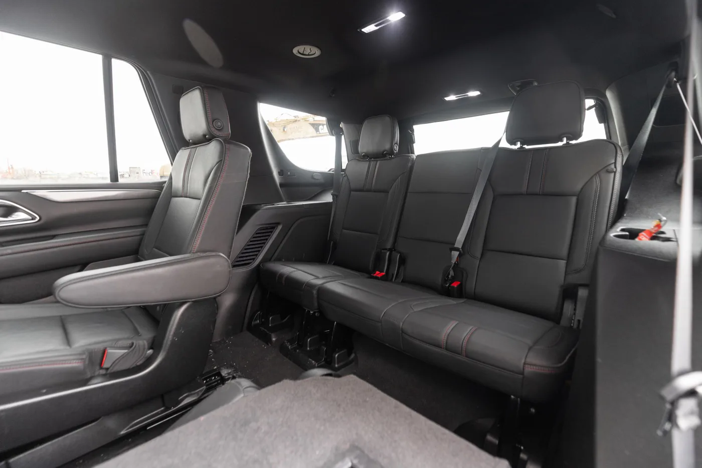 Chevrolet Suburban 7-Seater - View 5