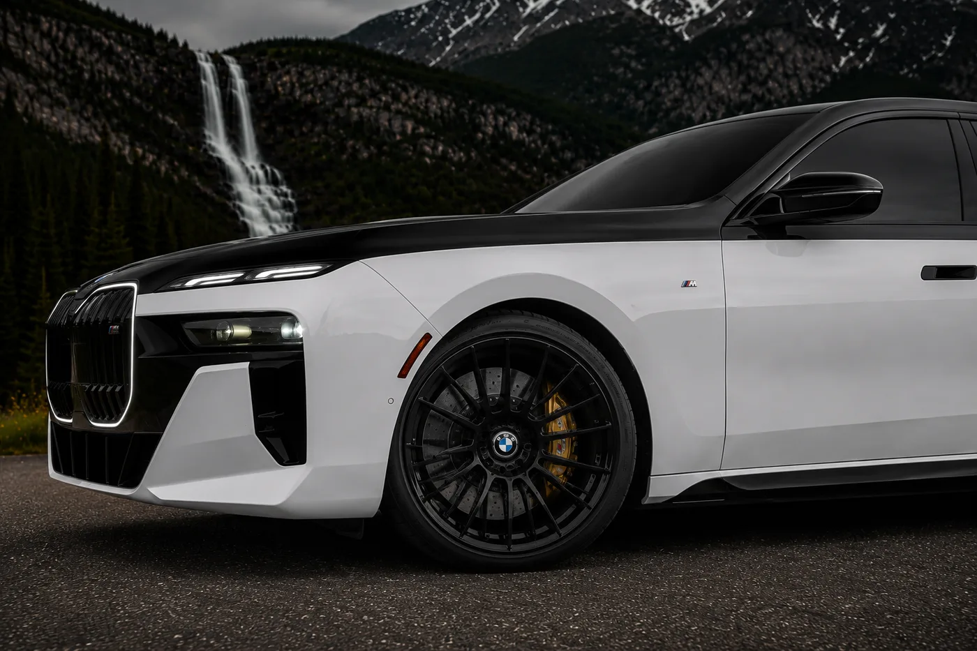 BMW M760i x Drive “Two Tone” - View 2