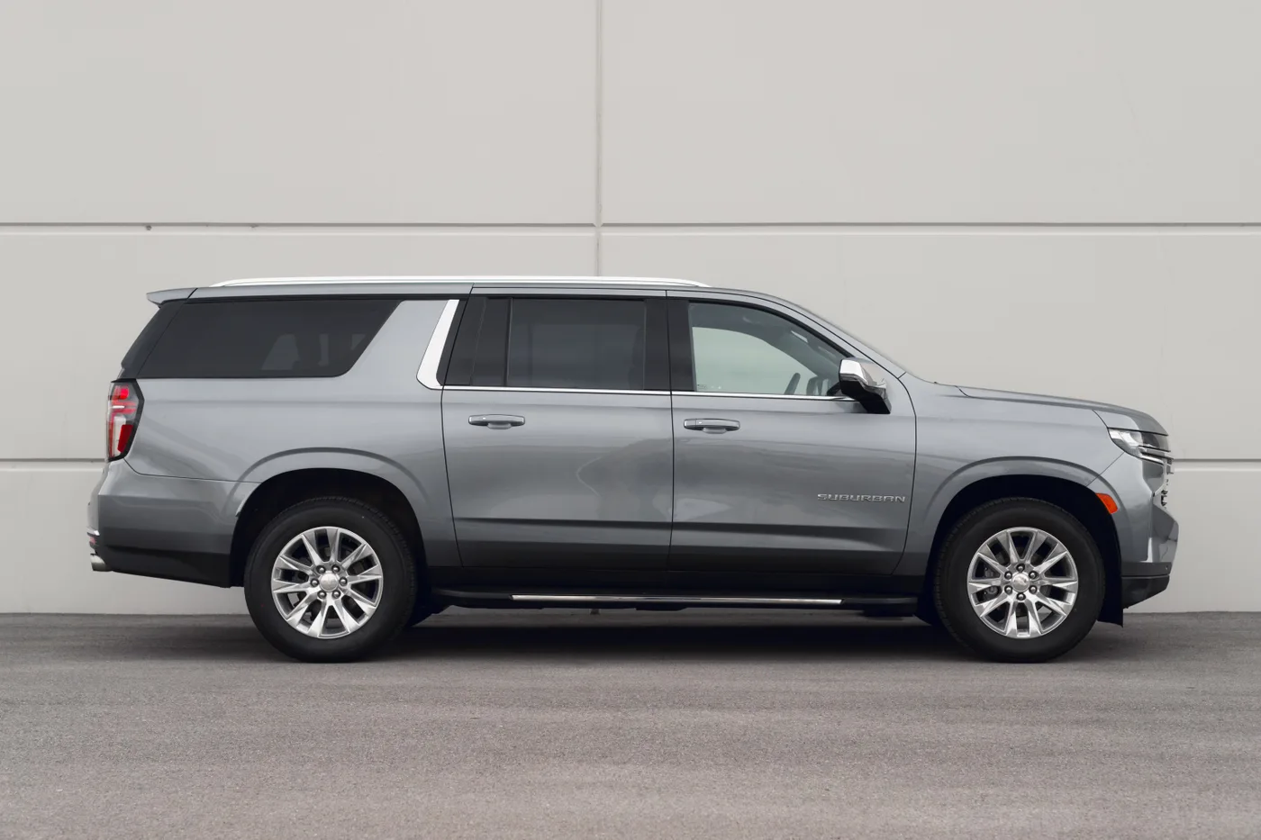 Chevrolet Suburban 7-Seater - View 3