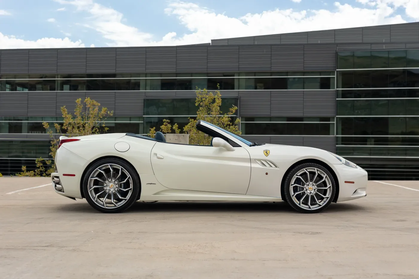 Ferrari California - View 3
