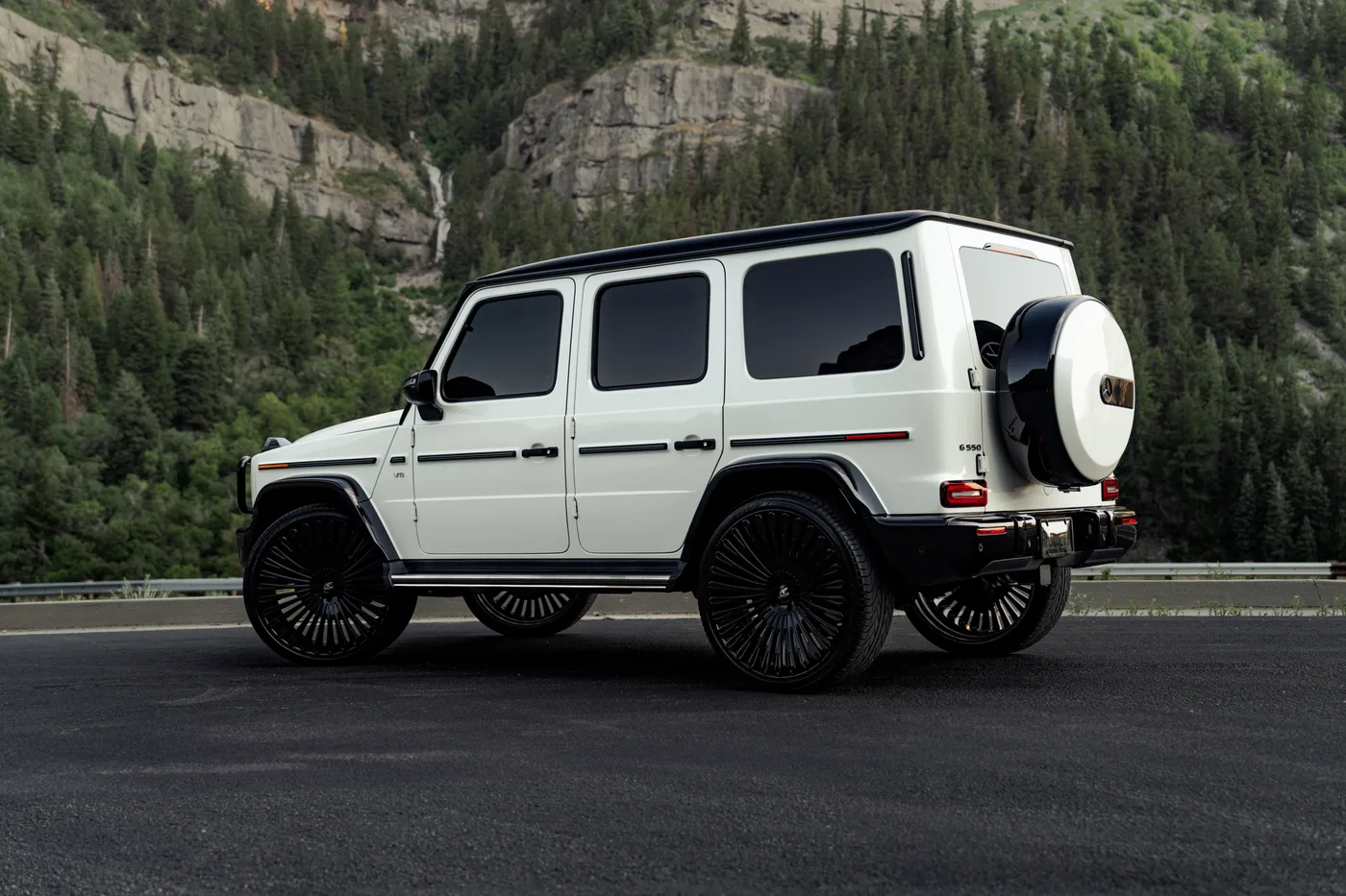 Mercedes-Benz G-Wagon G550 AWD - View 2