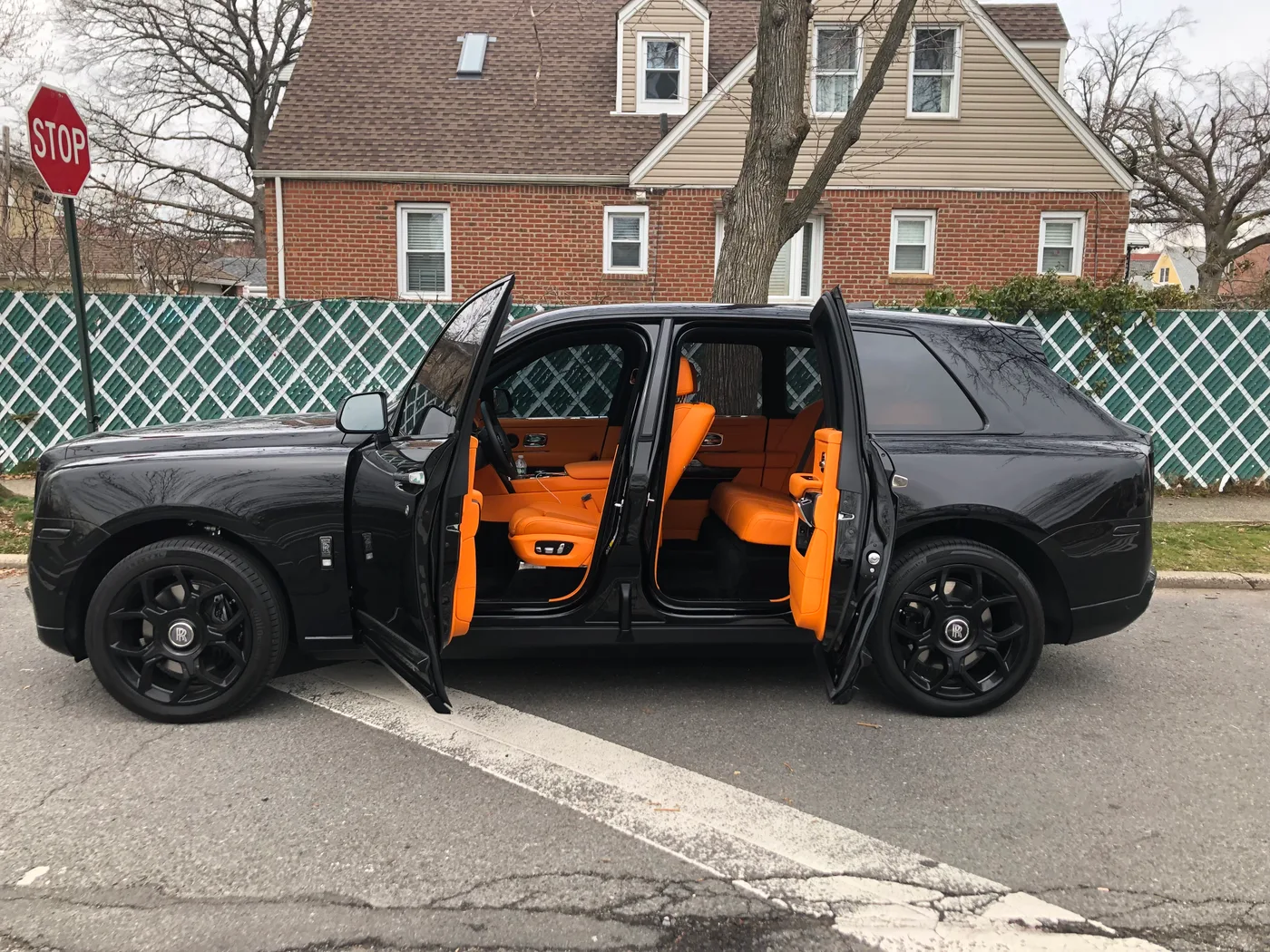 2022 Rolls-Royce Cullinan Black Badge - View 3