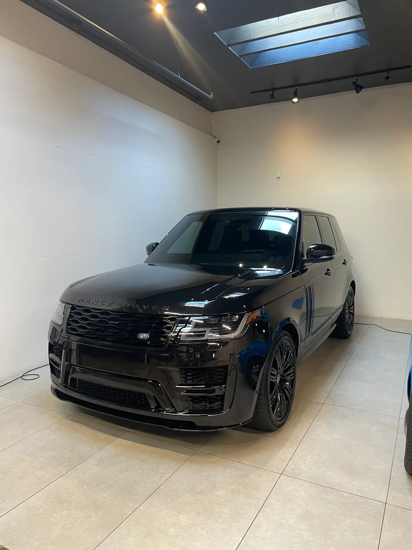 2020 Land Rover Range Rover HSE Supercharged - View 3