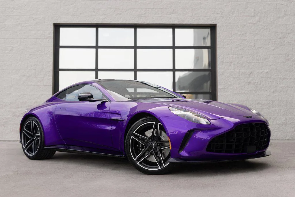 Aston Martin Vantage - View 2
