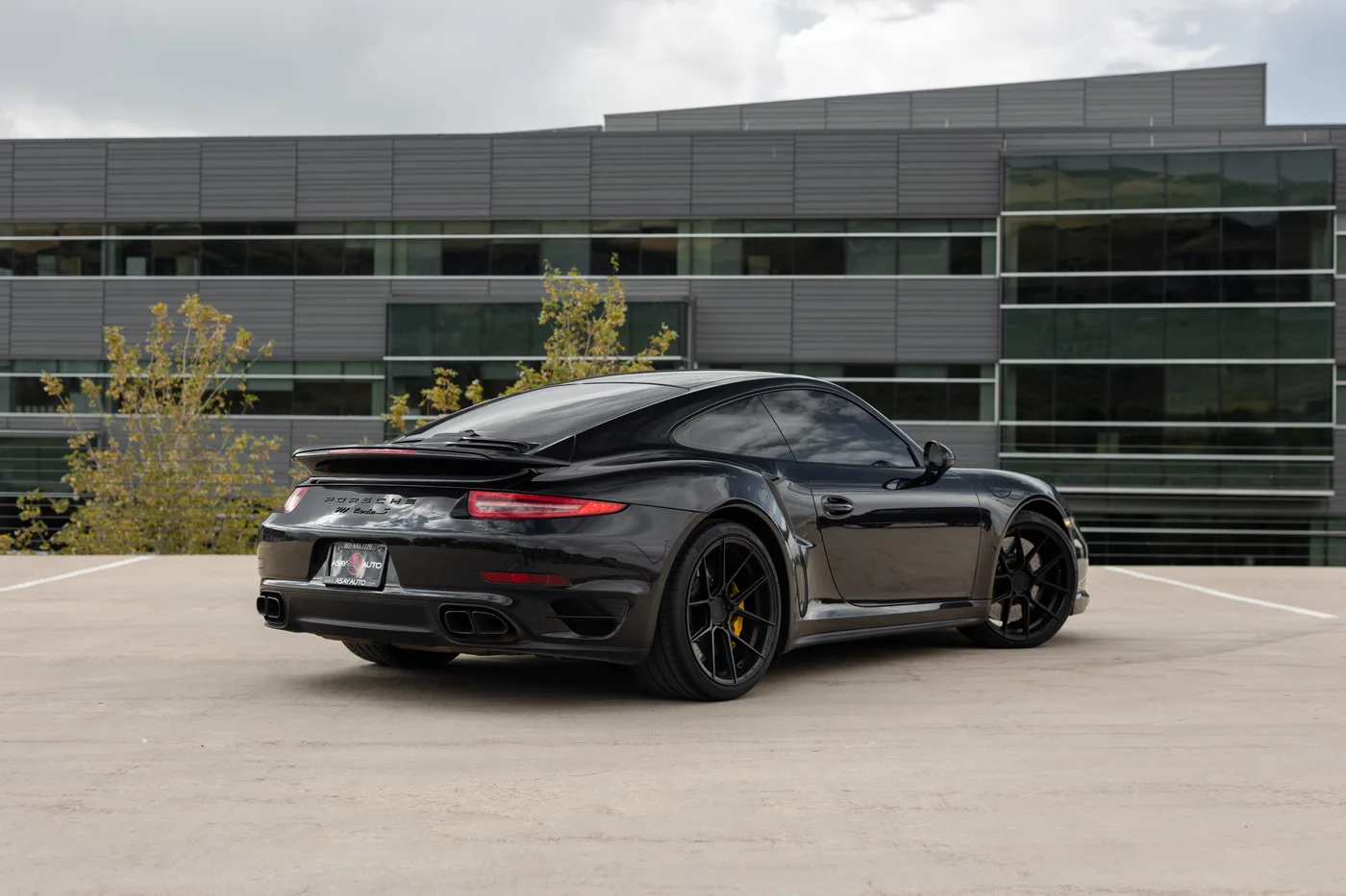 Porsche 911 Turbo S - View 3