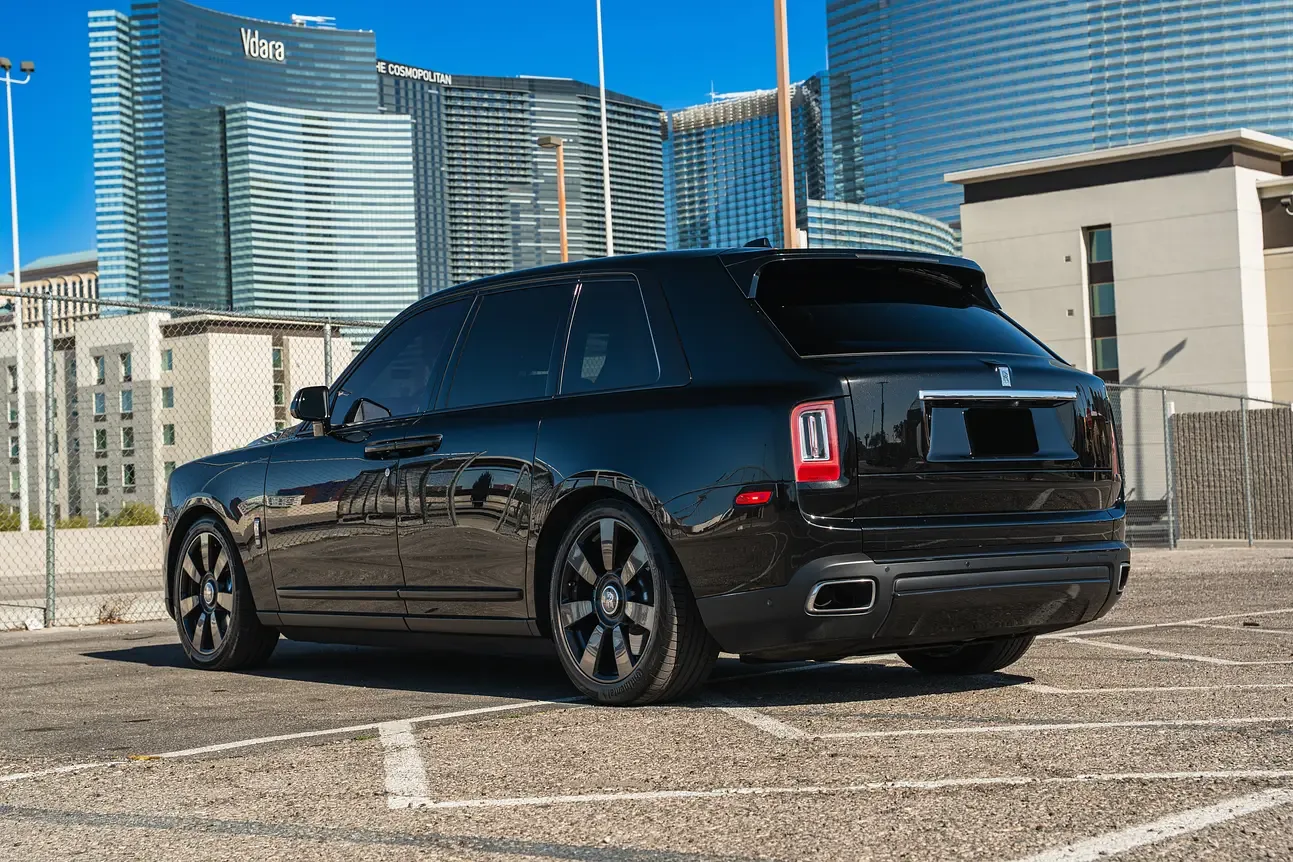 Rolls Royce Cullinan Black - View 7