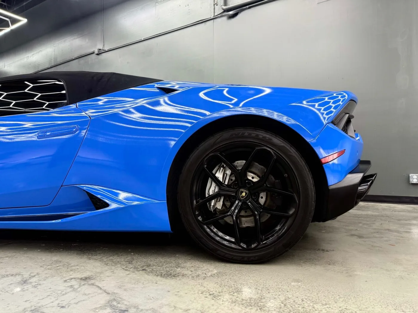 Lamborghini Huracan Spider - View 9