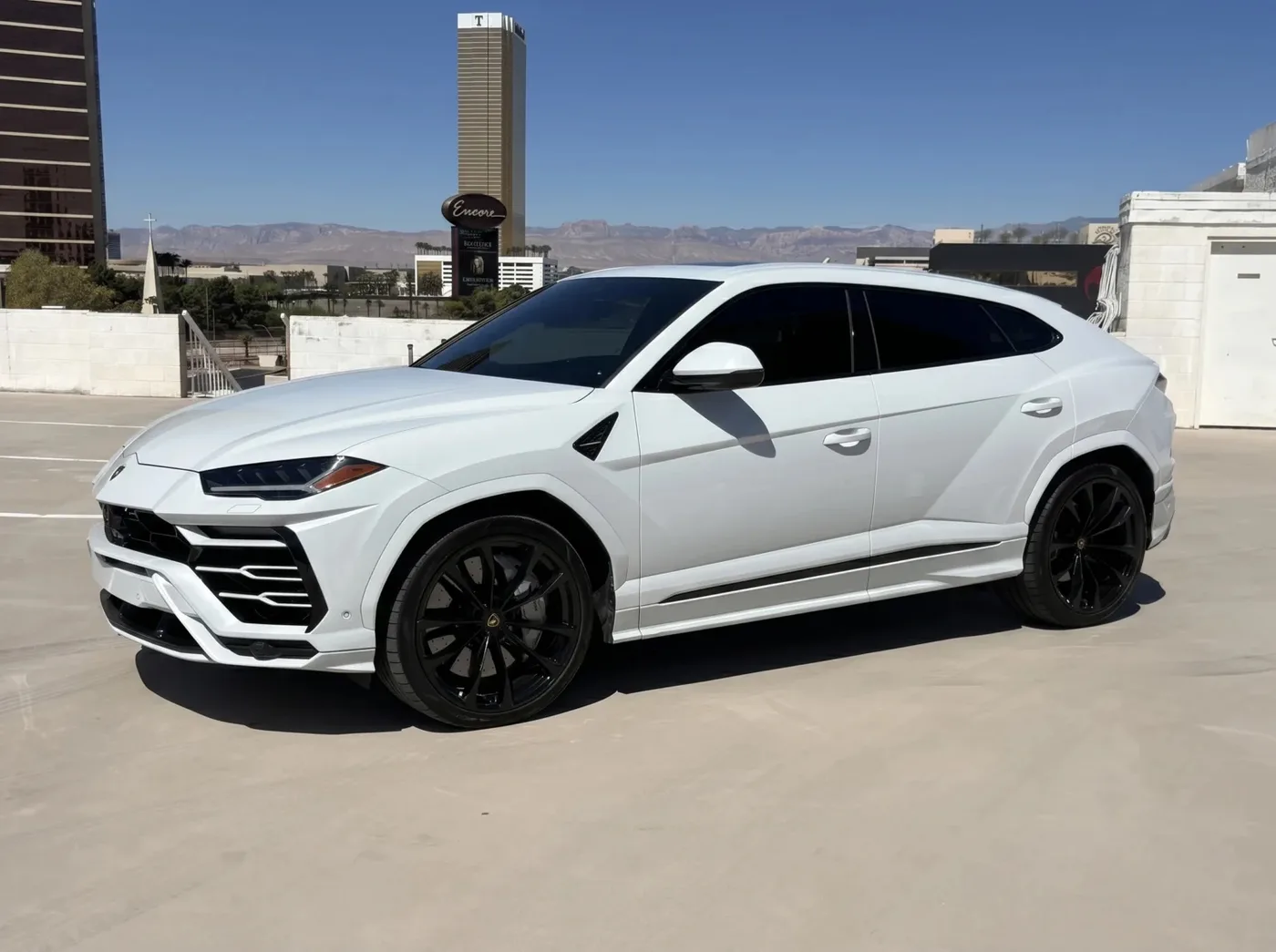 Urus White - View 3