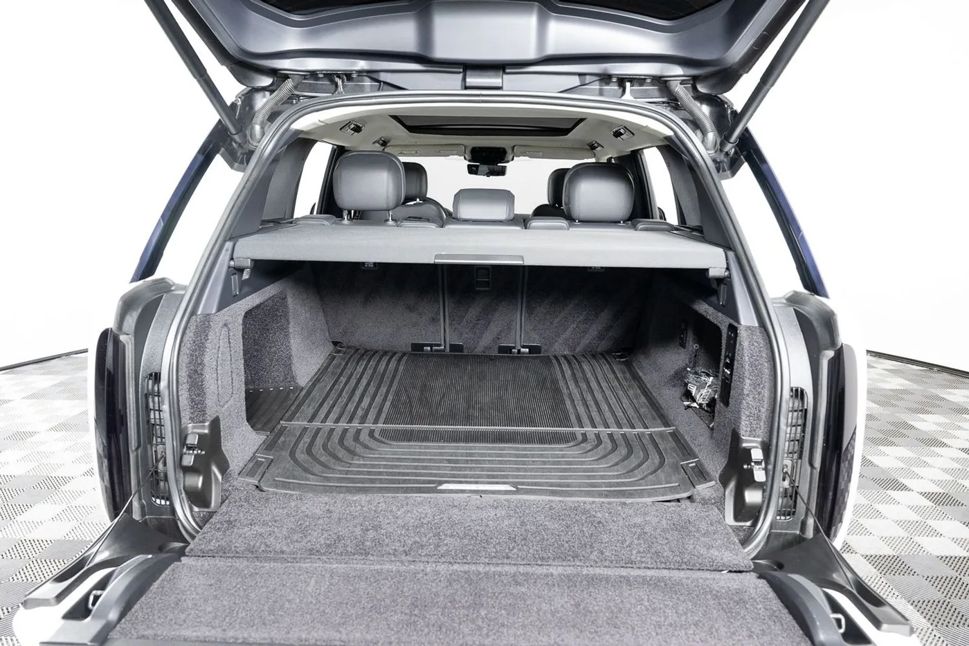 Land Rover Range Rover - View 4