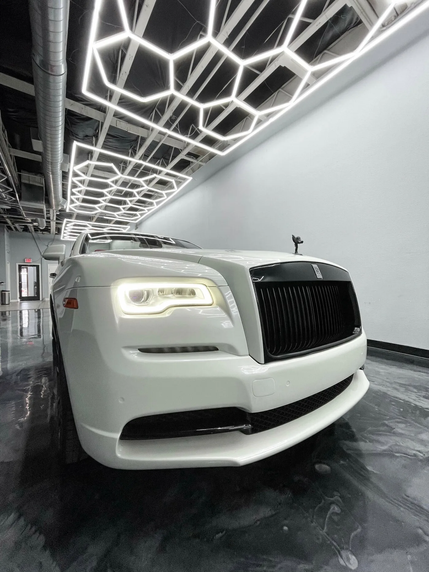 Rolls Royce Dawn White - View 5