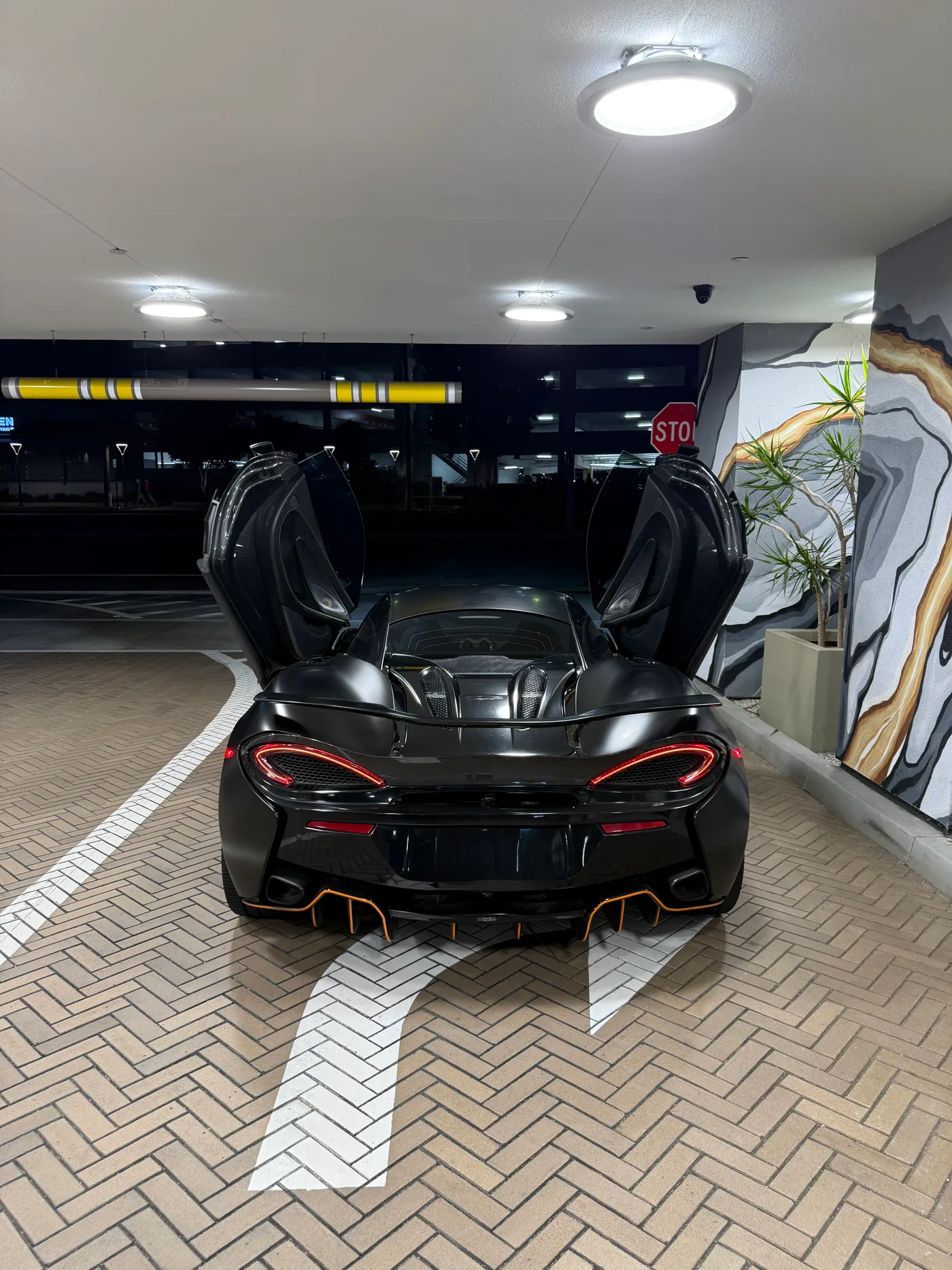 McLaren 570s - View 4