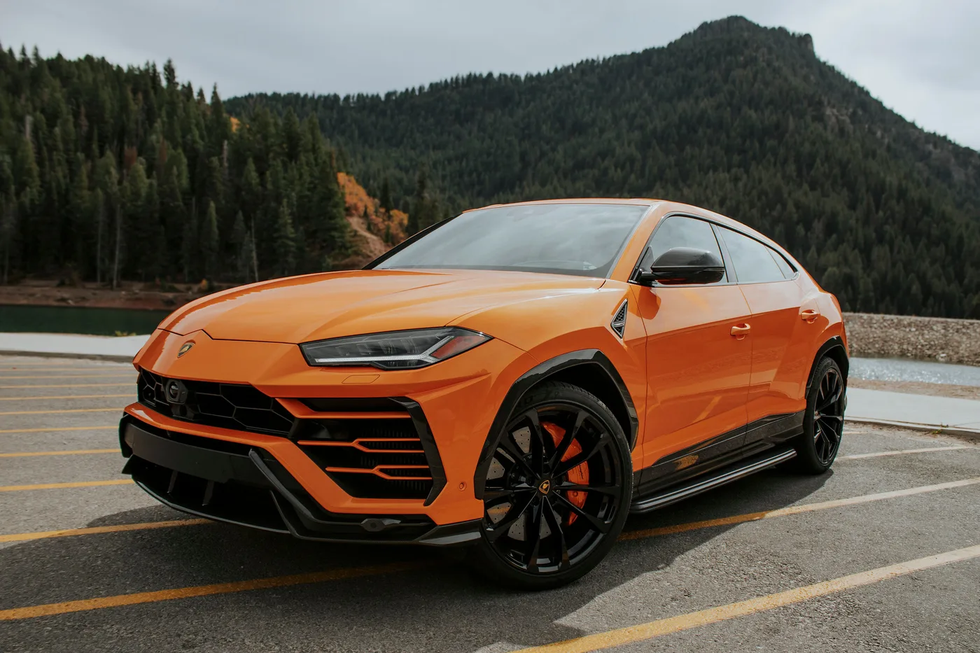 Lamborghini Urus Pearl Capsule - View 2