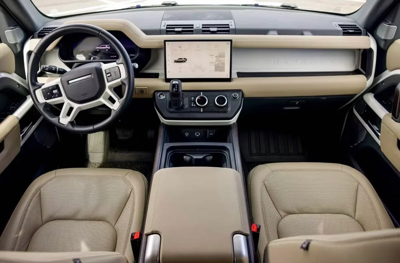 Land Rover Defender - View 2