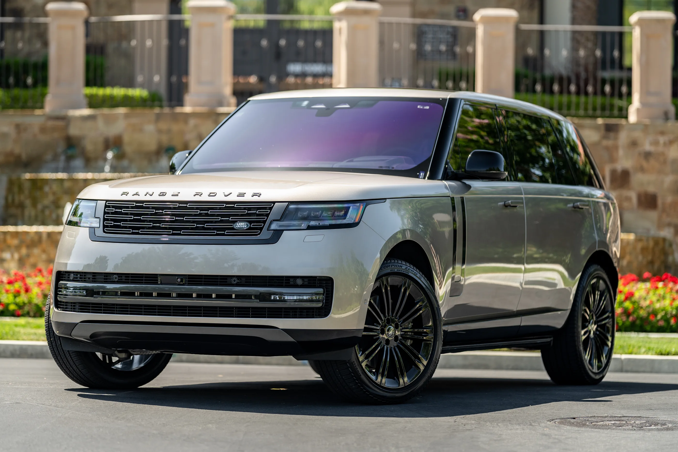 2023 Land Rover Range Rover SE P530