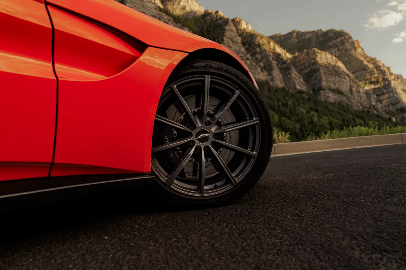 Aston Martin Vantage - View 8