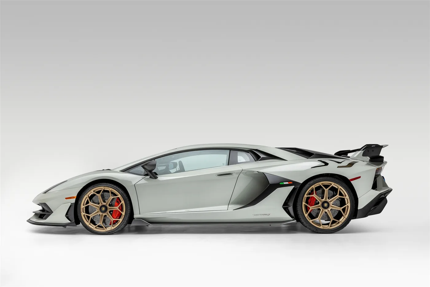 2020 Lamborghini Aventador SVJ - View 8