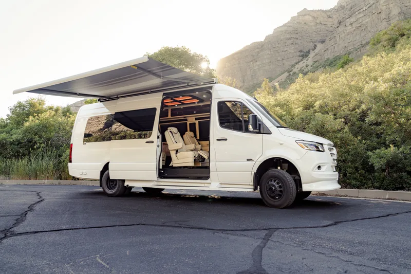 Mercedes-Benz Sprinter Midwest Automotive S6 AWD