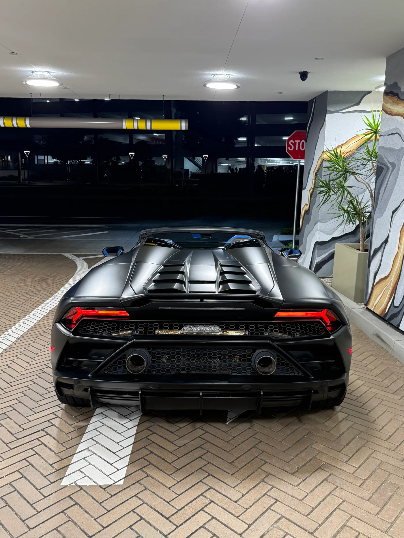 Lamborghini Huracan Evo - View 4