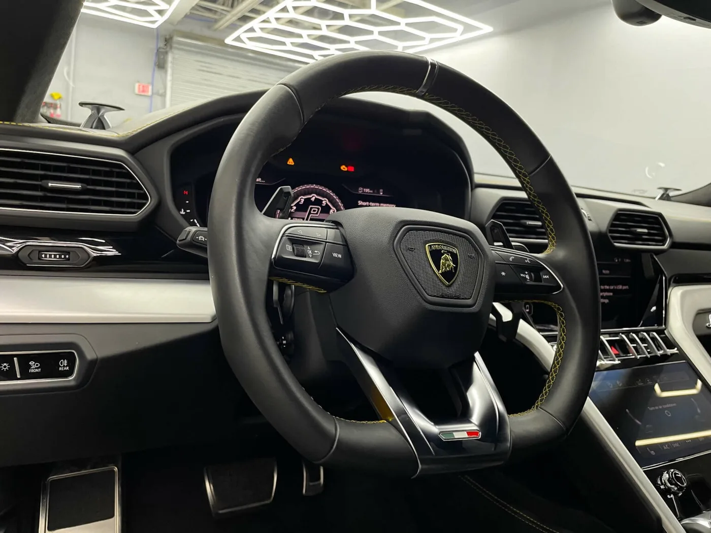 Urus Yellow - View 8