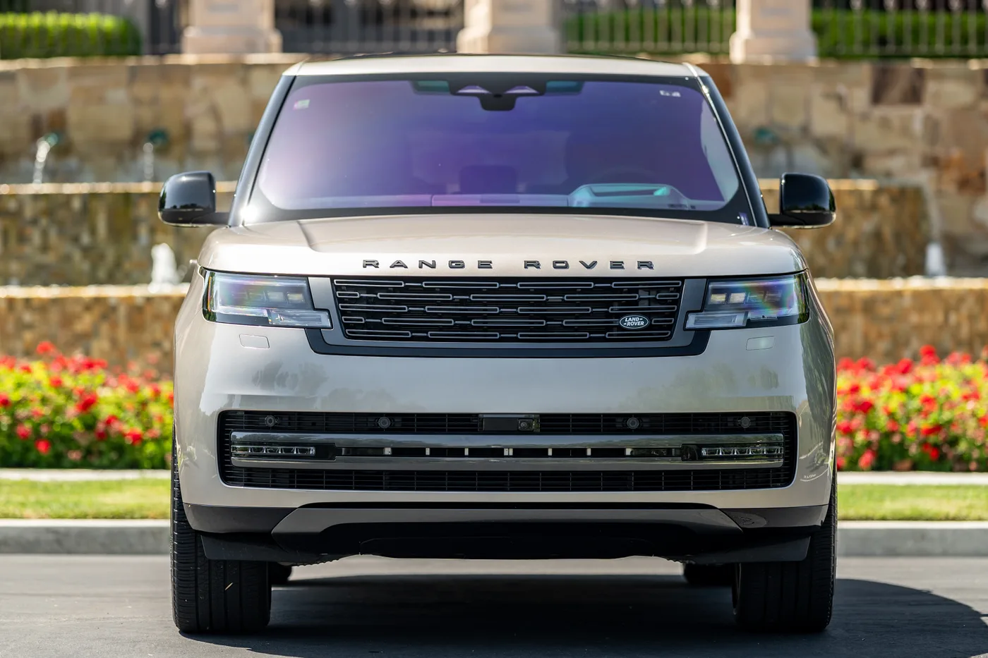 2023 Land Rover Range Rover SE P530 - View 2