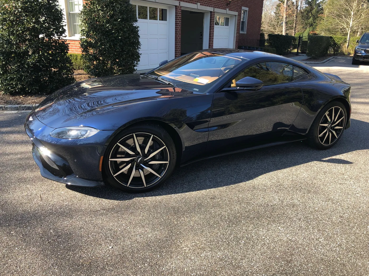 2020 Aston Martin Vantage Base - View 2