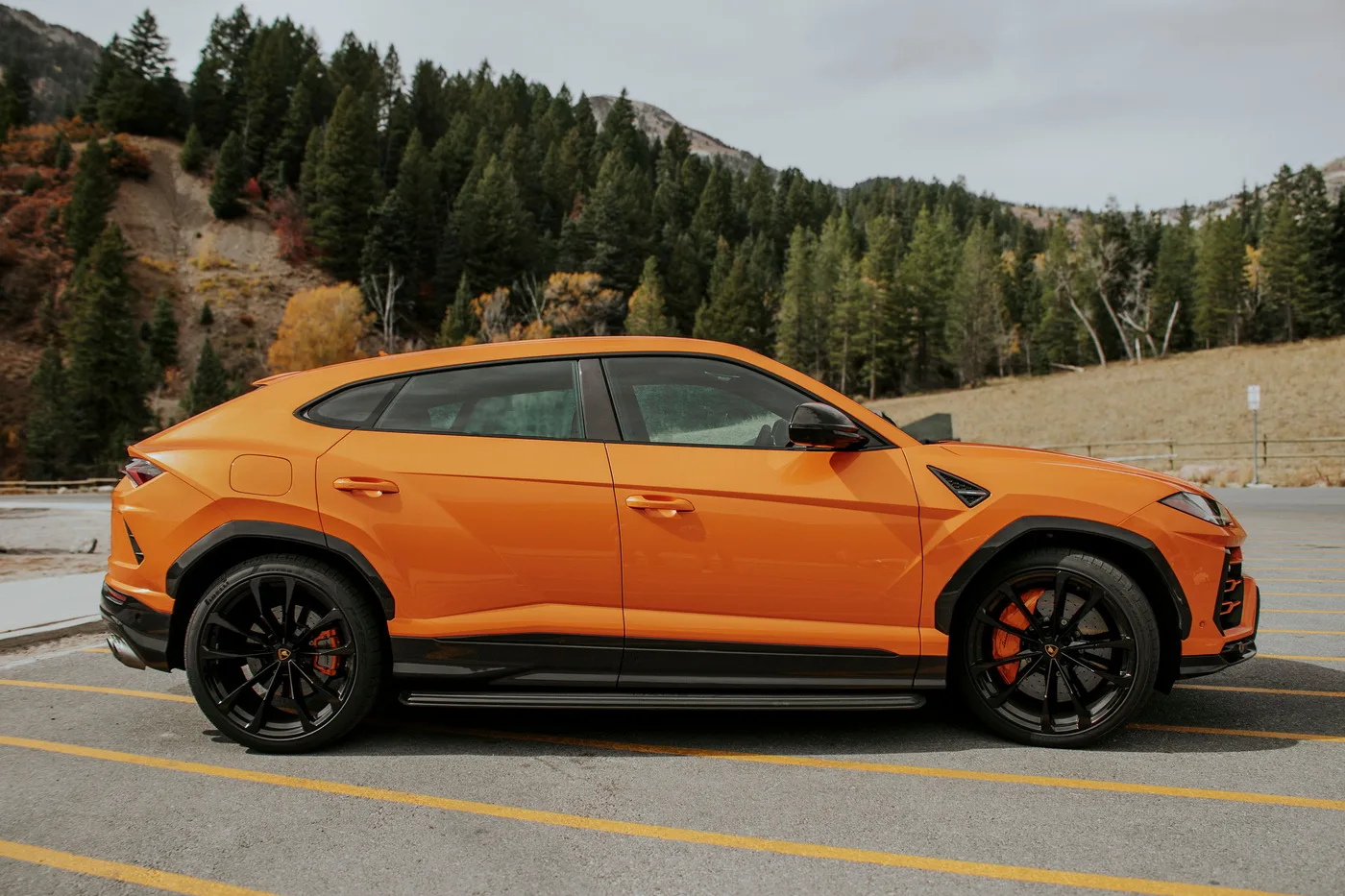 Lamborghini Urus Pearl Capsule - View 4